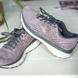 Brooks Sneakers Size 7